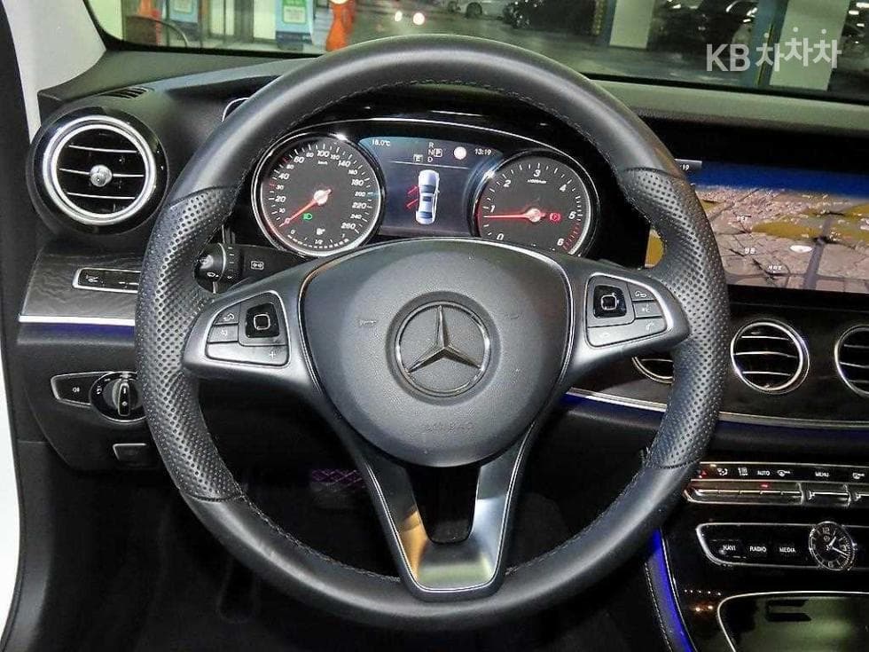 Mercedes-Benz E-Клас (W213)E220d Avantgarde - 8