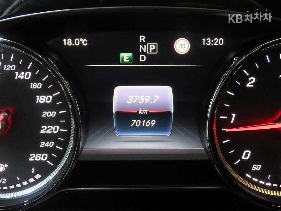 Mercedes-Benz E-Клас (W213)E220d Avantgarde - 9