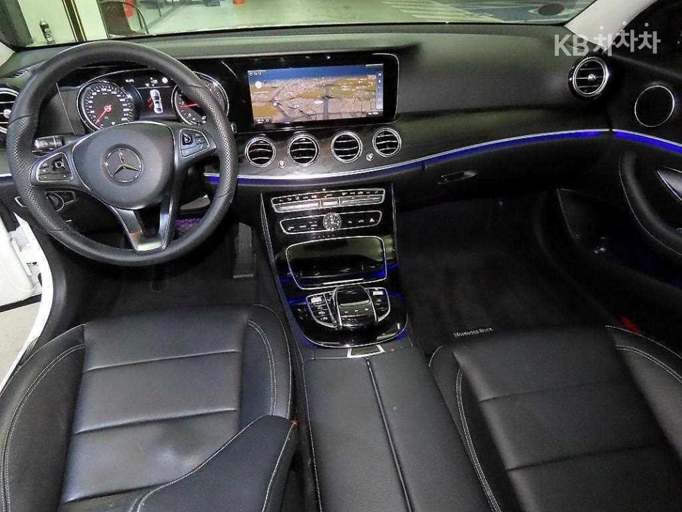 Mercedes-Benz E-Клас (W213)E220d Avantgarde - 10