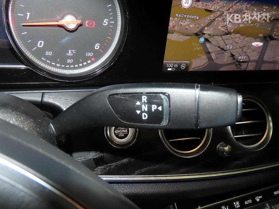 Mercedes-Benz E-Клас (W213)E220d Avantgarde - 12