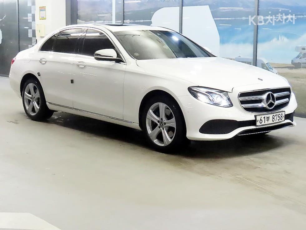 Mercedes-Benz E-Клас (W213) E220d Avantgarde - Image 1