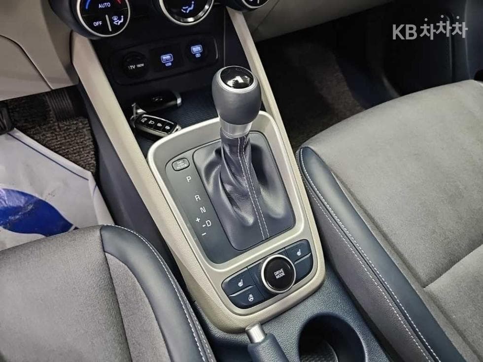 Хюндай ВениуБензин 1.6 Modern - 8