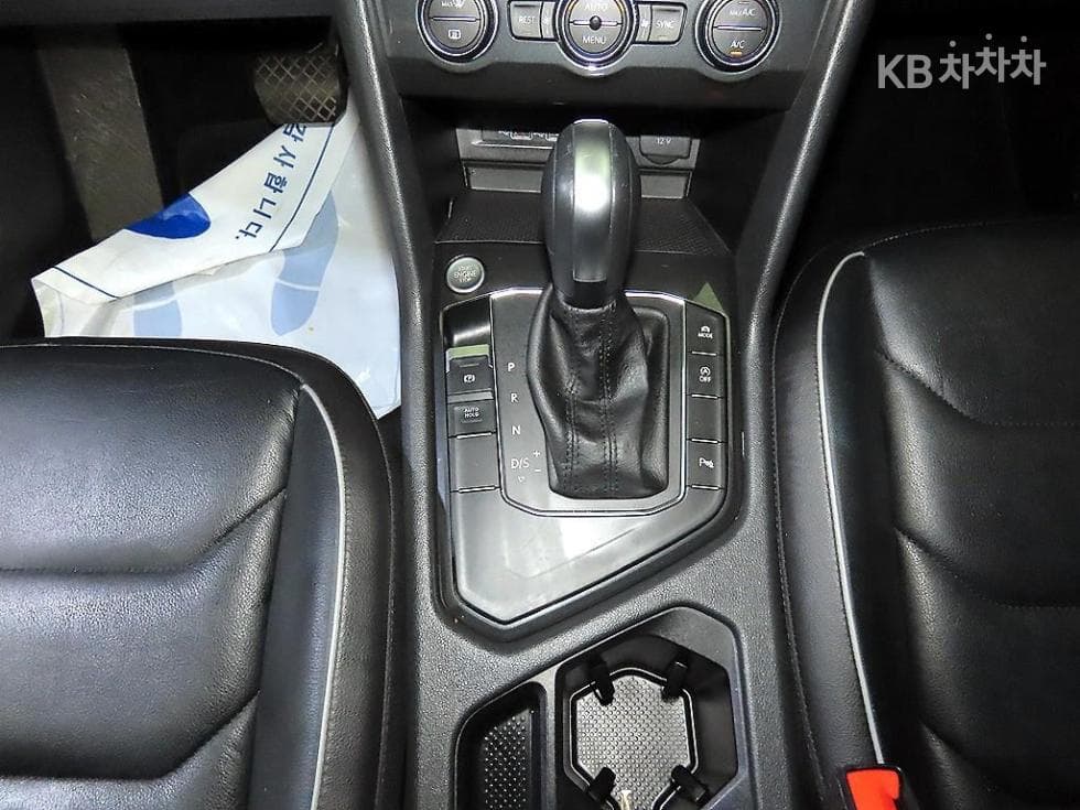 Volkswagen The New (фейслифт) Tiguan2.0 Турбо Дизел Инжекция Стандартен - 12