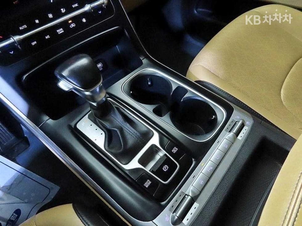 Киа Канивал 4-то поколениеD2.2 11-местен Престиж - 12