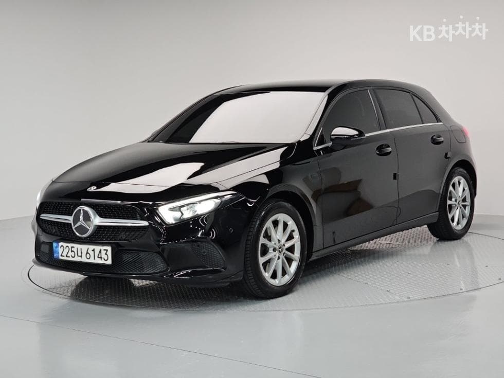 Mercedes-Benz A클래스(W177) A220 Hatchback Стандартен - Image 1