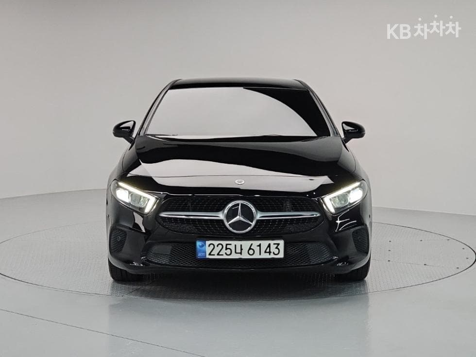 Mercedes-Benz A클래스(W177)A220 Hatchback Стандартен - 2