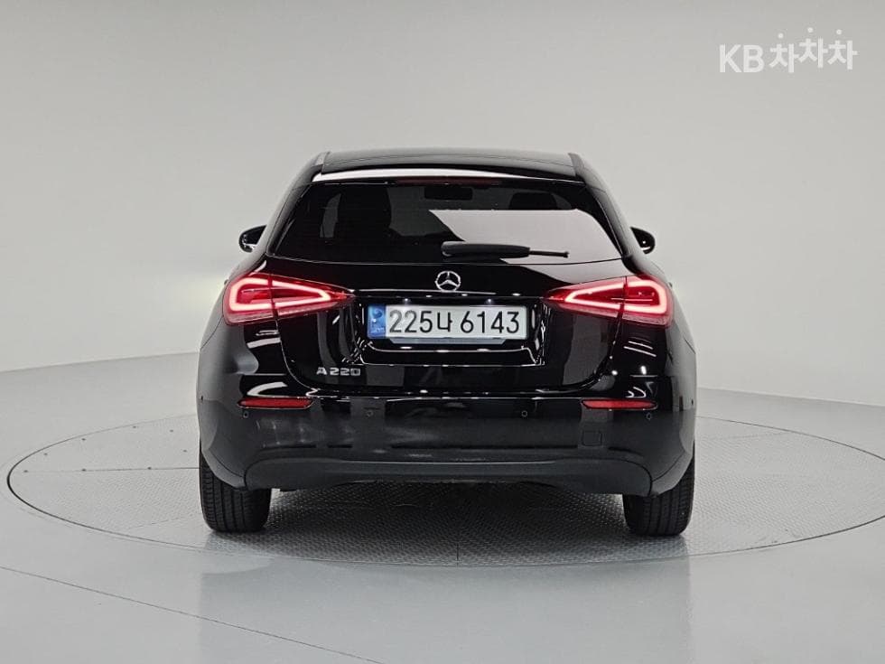 Mercedes-Benz A클래스(W177)A220 Hatchback Стандартен - 3