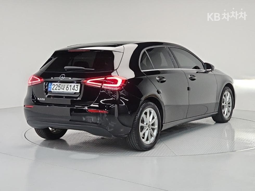Mercedes-Benz A클래스(W177)A220 Hatchback Стандартен - 4