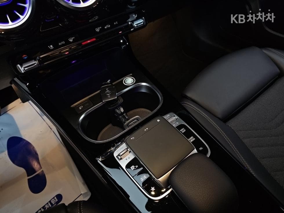 Mercedes-Benz A클래스(W177)A220 Hatchback Стандартен - 10