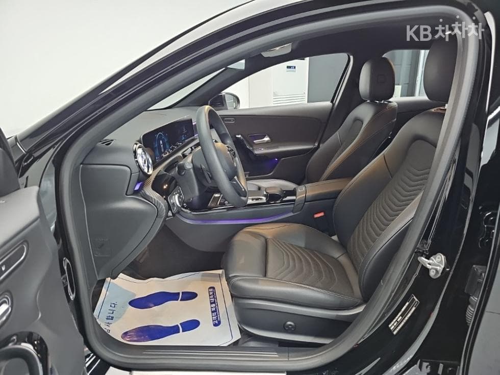Mercedes-Benz A클래스(W177)A220 Hatchback Стандартен - 11