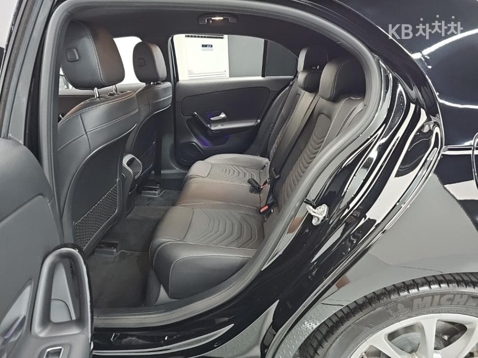 Mercedes-Benz A클래스(W177)A220 Hatchback Стандартен - 12