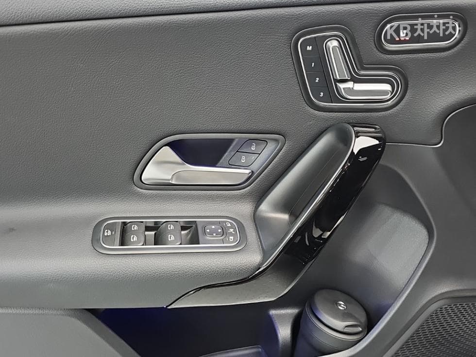 Mercedes-Benz A클래스(W177)A220 Hatchback Стандартен - 15