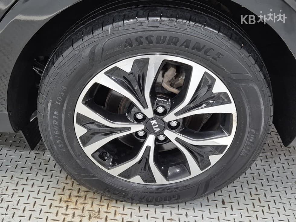 Kia Carnival 4th generationD2.2 9-seater Prestige - 18