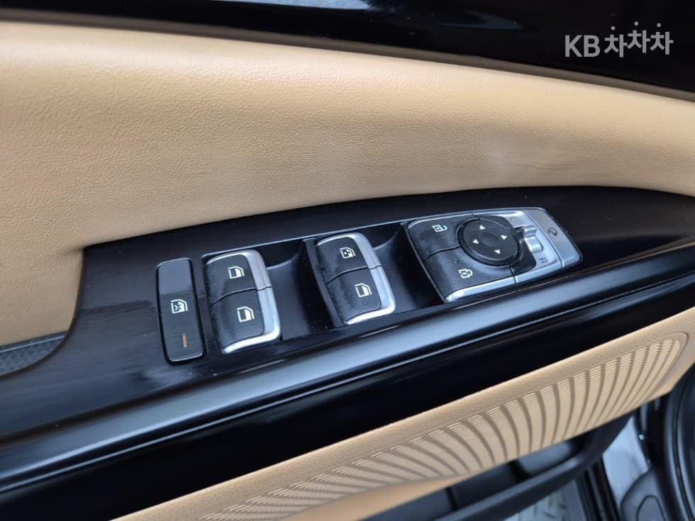 Kia Carnival 4th generationD2.2 9-seater Prestige - 16