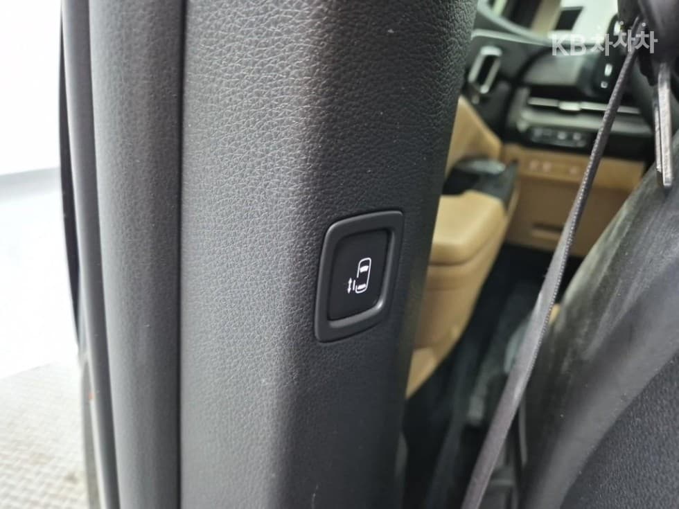 Kia Carnival 4th generationD2.2 9-seater Prestige - 15
