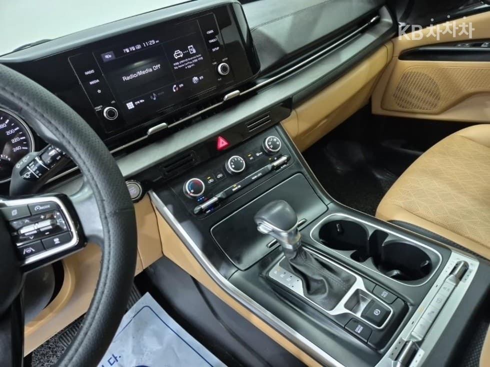 Kia Carnival 4th generationD2.2 9-seater Prestige - 9