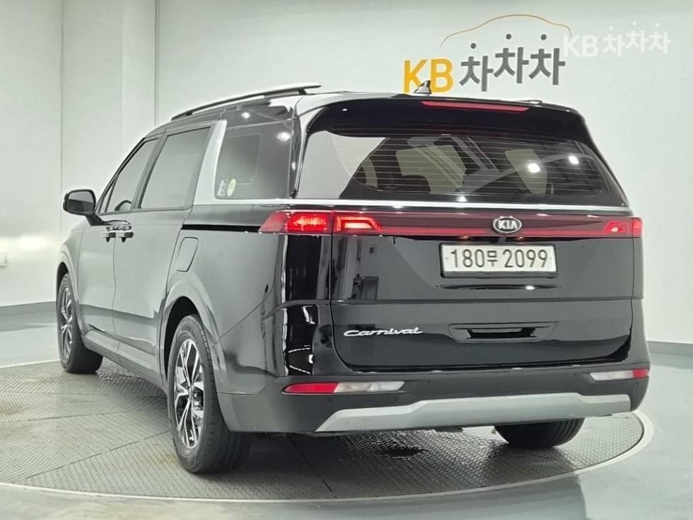 Kia Carnival 4th generationD2.2 9-seater Prestige - 2