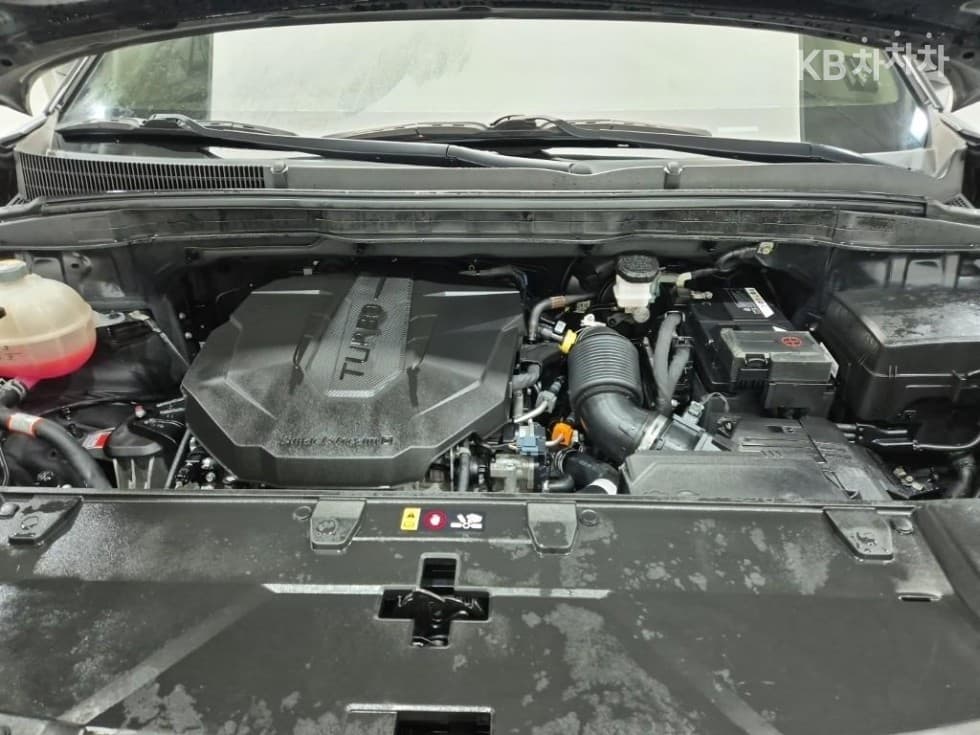 Kia Carnival 4th generationD2.2 9-seater Prestige - 17