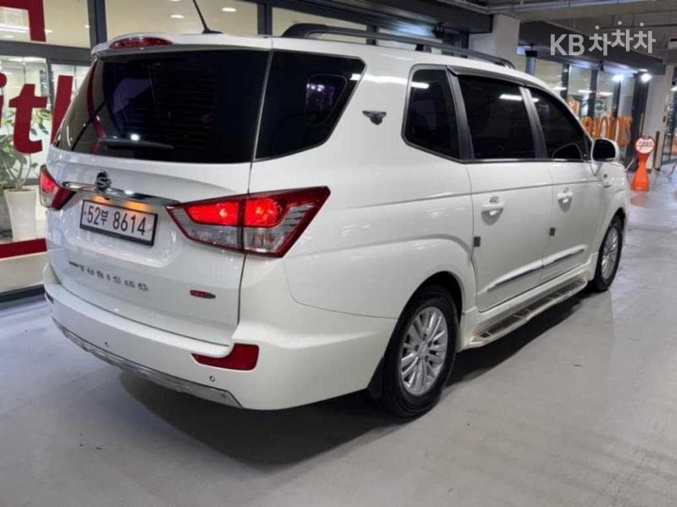 КейДжи Мобилити 코란도 투리스모9-местен 4x4 아웃도어 에디션 - 4