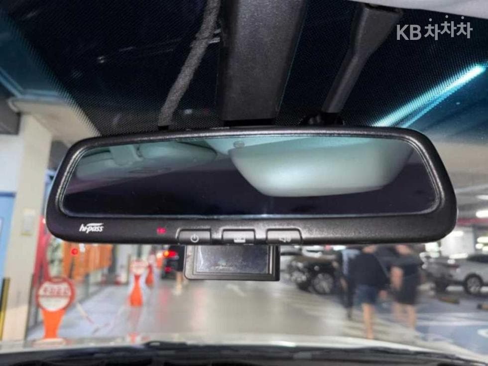 КейДжи Мобилити 코란도 투리스모9-местен 4x4 아웃도어 에디션 - 15