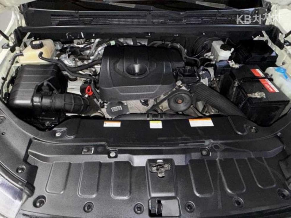 КейДжи Мобилити 코란도 투리스모9-местен 4x4 아웃도어 에디션 - 19