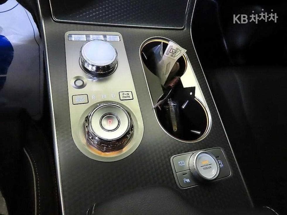 Дженезис GV80 COUPE2.5L бензин Турбо AWD Стандартен - 12