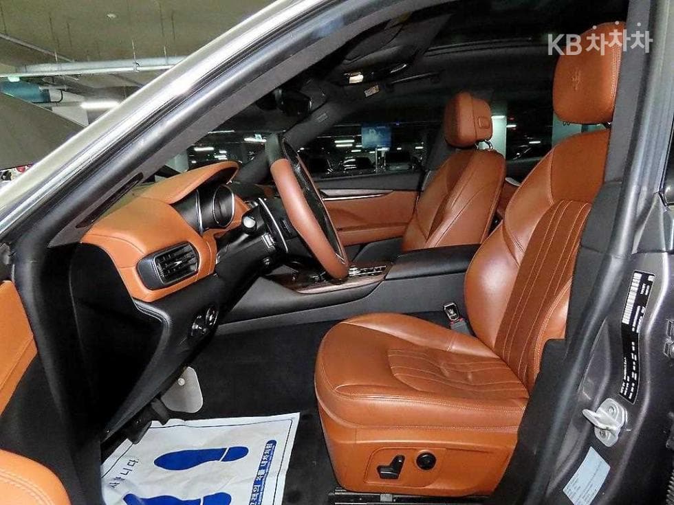 마세라티 르반떼3.0 Дизел AWD Premium - 6