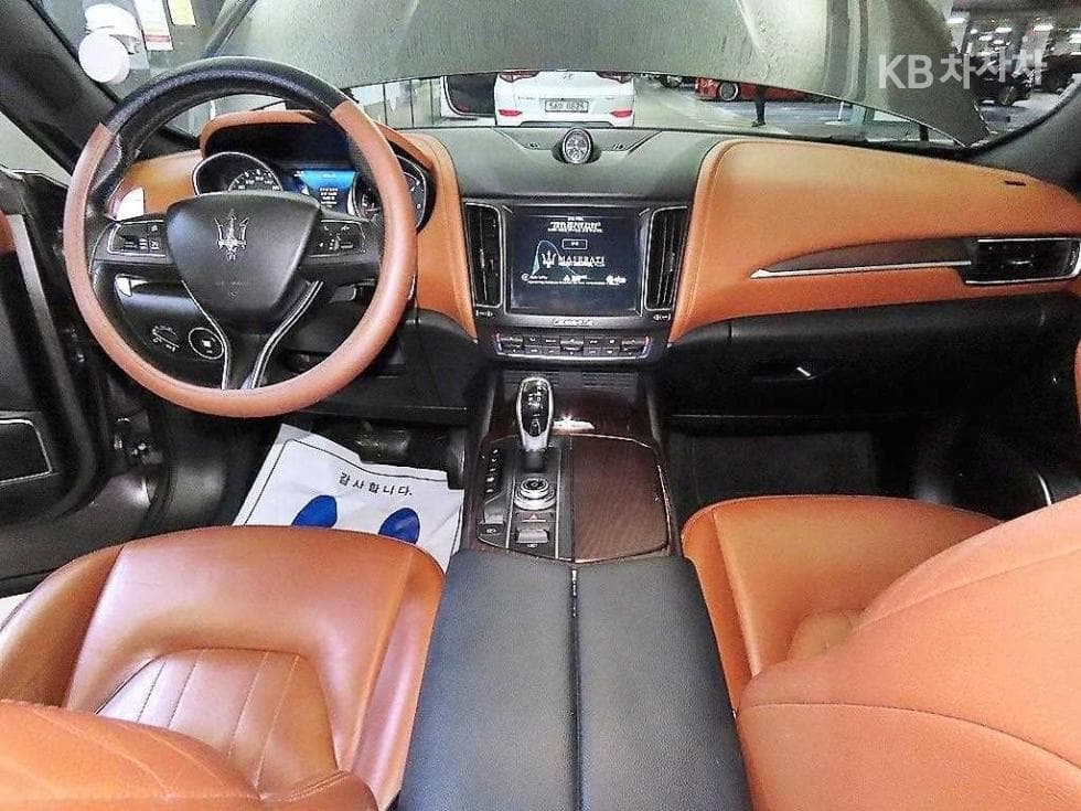 마세라티 르반떼3.0 Дизел AWD Premium - 10