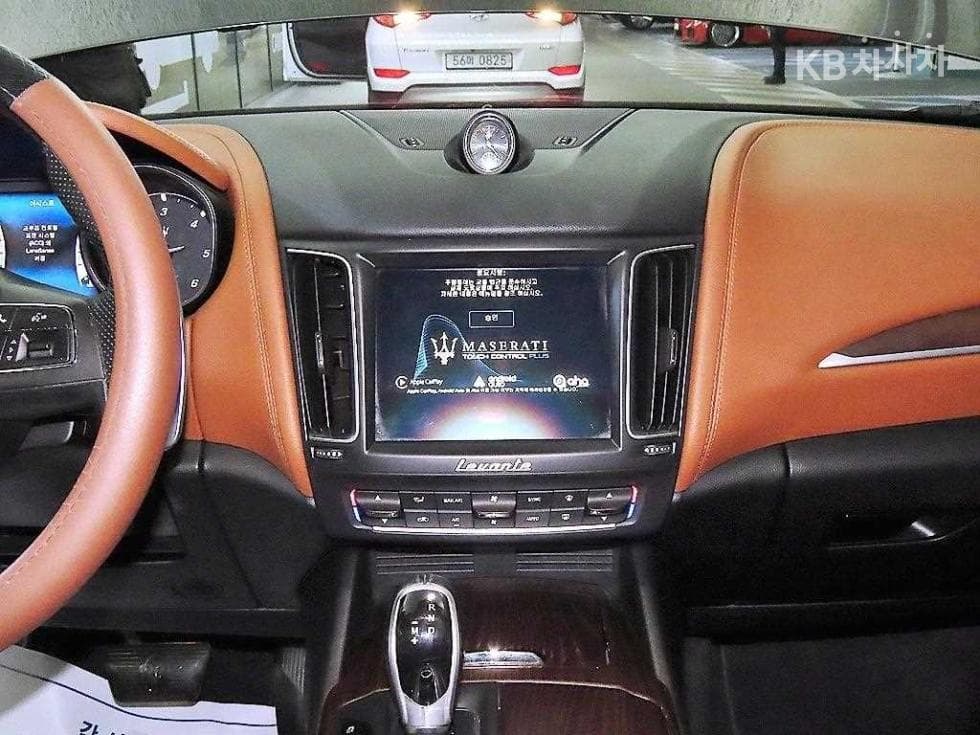 마세라티 르반떼3.0 Дизел AWD Premium - 11