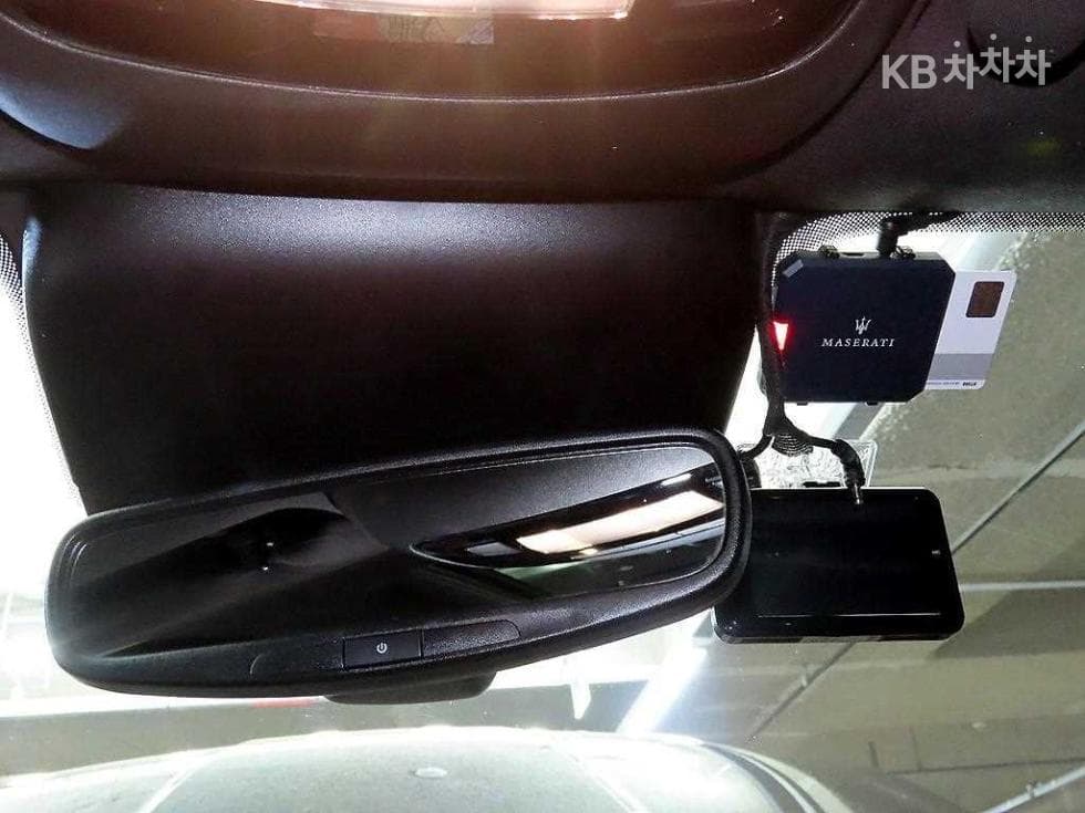 마세라티 르반떼3.0 Дизел AWD Premium - 14