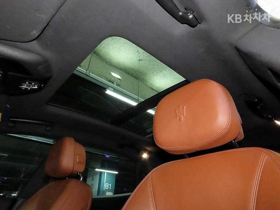 마세라티 르반떼3.0 Дизел AWD Premium - 15