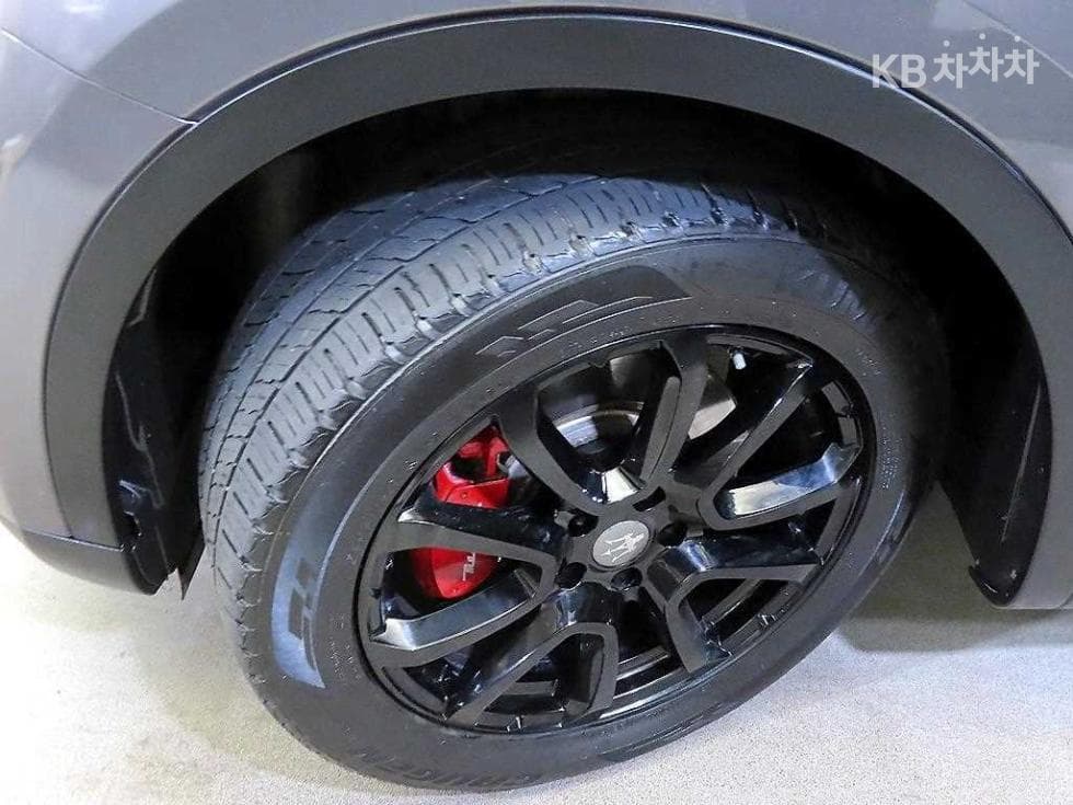 마세라티 르반떼3.0 Дизел AWD Premium - 20