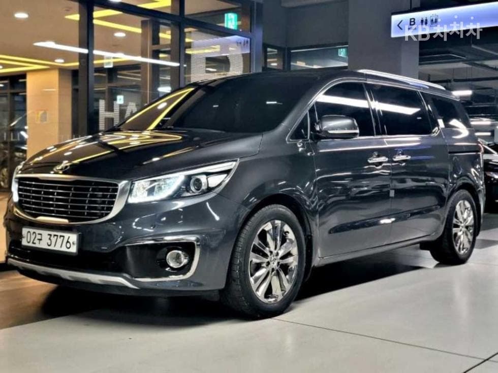 Kia All New Carnival 9-seater 2.2 Diesel Prestige - Image 1