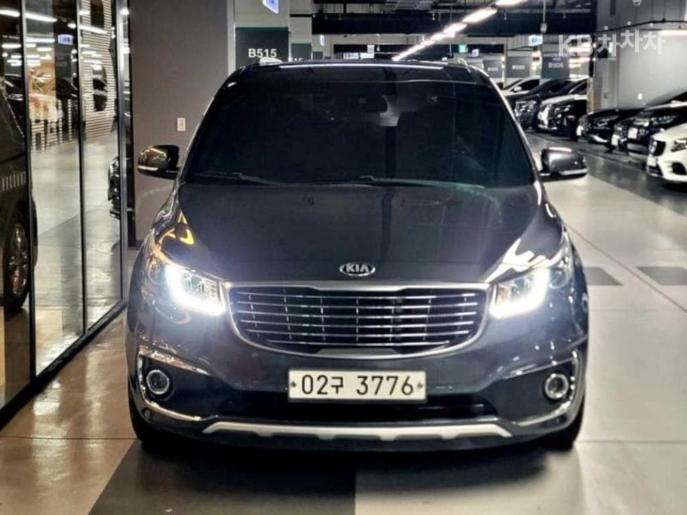 Kia All New Carnival9-seater 2.2 Diesel Prestige - 2