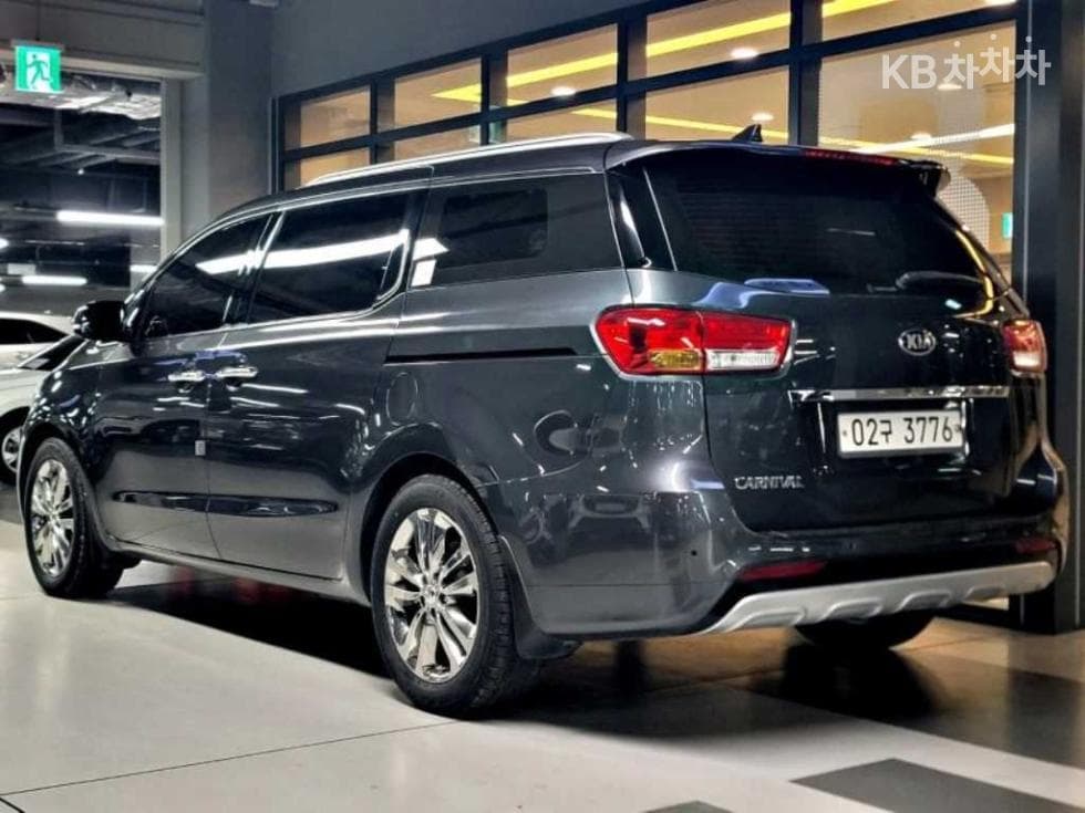 Kia All New Carnival9-seater 2.2 Diesel Prestige - 3