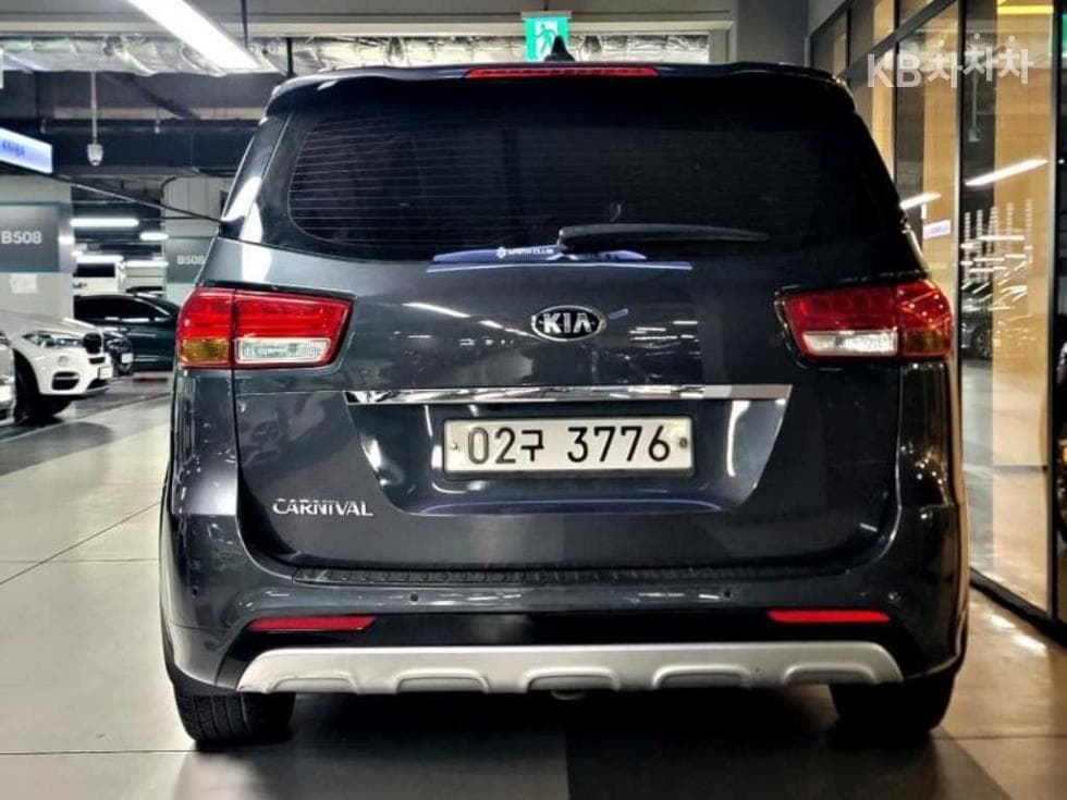 Kia All New Carnival9-seater 2.2 Diesel Prestige - 4