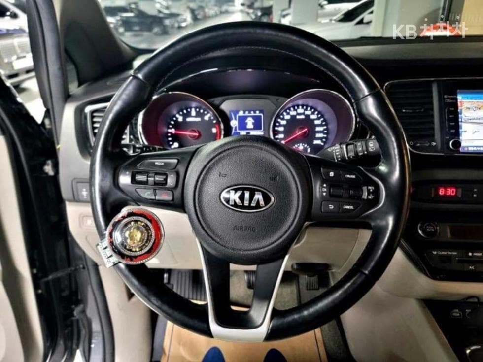 Kia All New Carnival9-seater 2.2 Diesel Prestige - 6