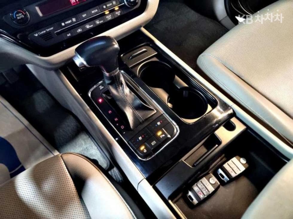 Kia All New Carnival9-seater 2.2 Diesel Prestige - 10