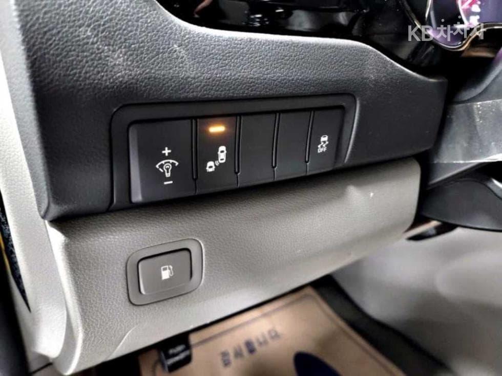 Kia All New Carnival9-seater 2.2 Diesel Prestige - 11