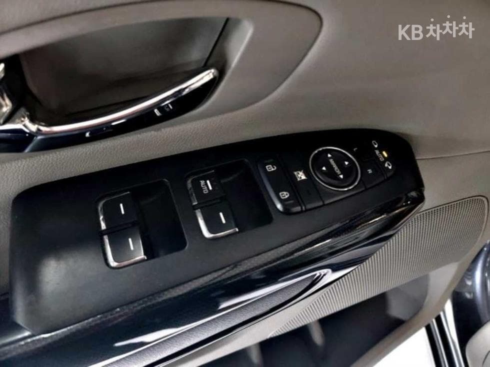 Kia All New Carnival9-seater 2.2 Diesel Prestige - 12