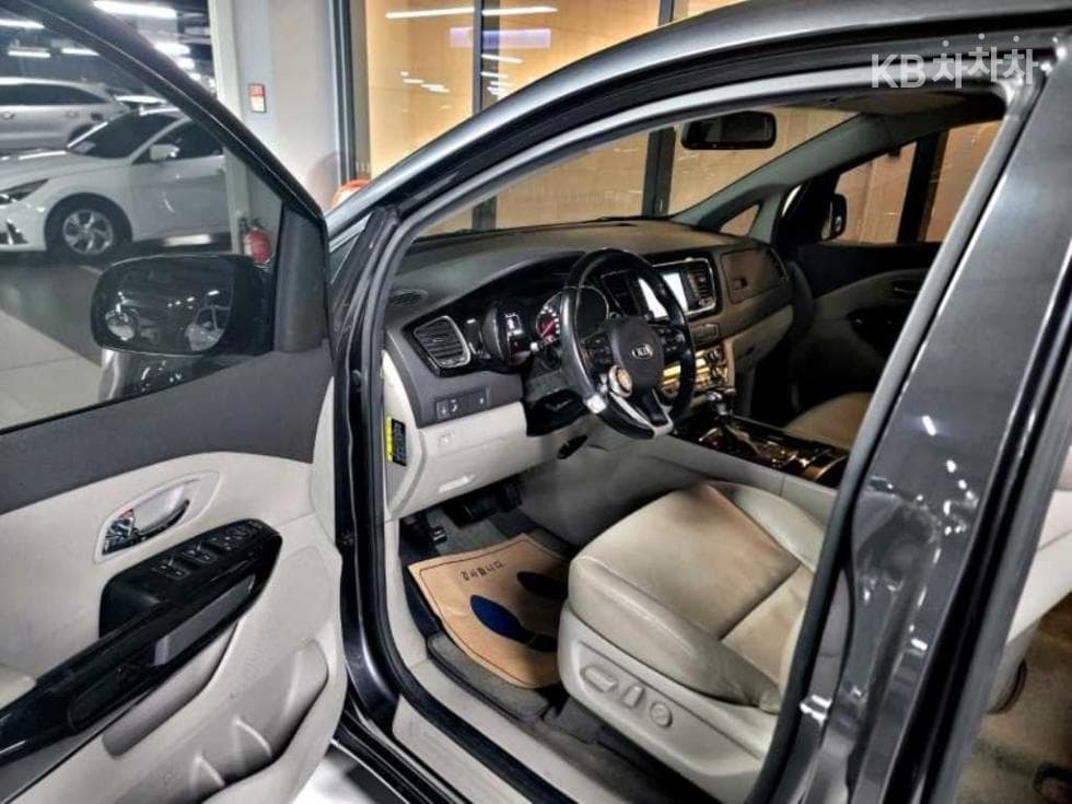Kia All New Carnival9-seater 2.2 Diesel Prestige - 13