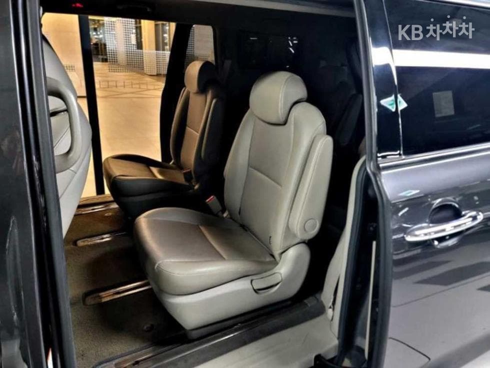 Kia All New Carnival9-seater 2.2 Diesel Prestige - 14