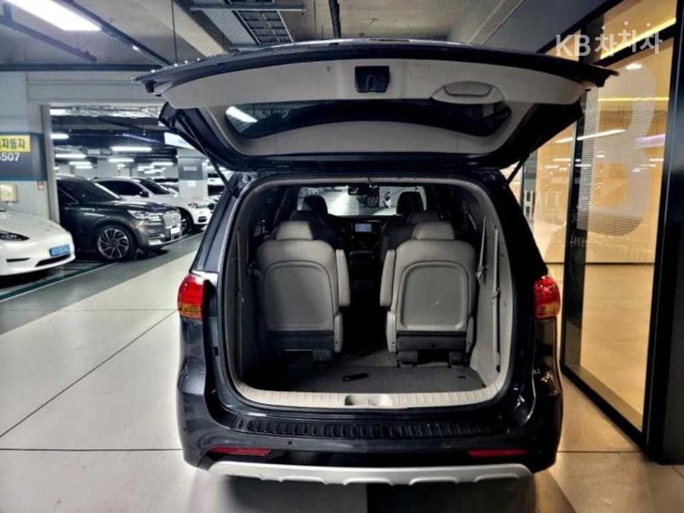 Kia All New Carnival9-seater 2.2 Diesel Prestige - 16