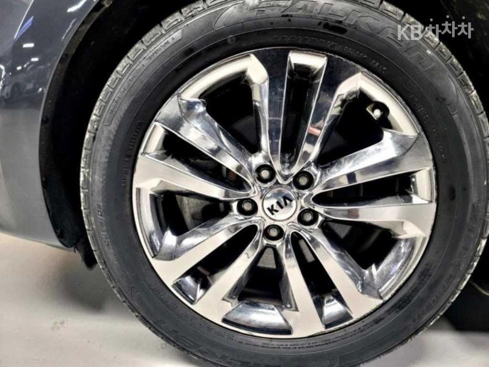 Kia All New Carnival9-seater 2.2 Diesel Prestige - 19