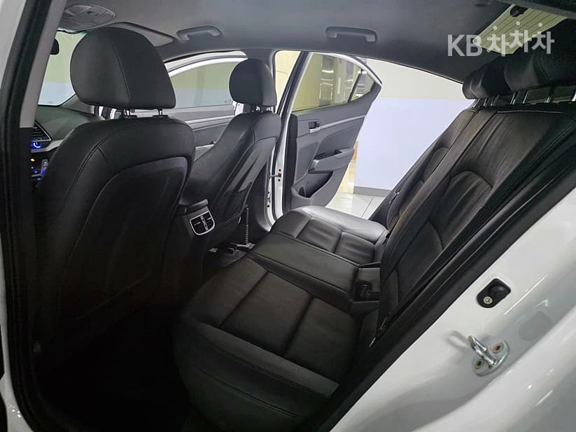 Hyundai Avante (Elantra)AD1.6 GDi Smart - 6