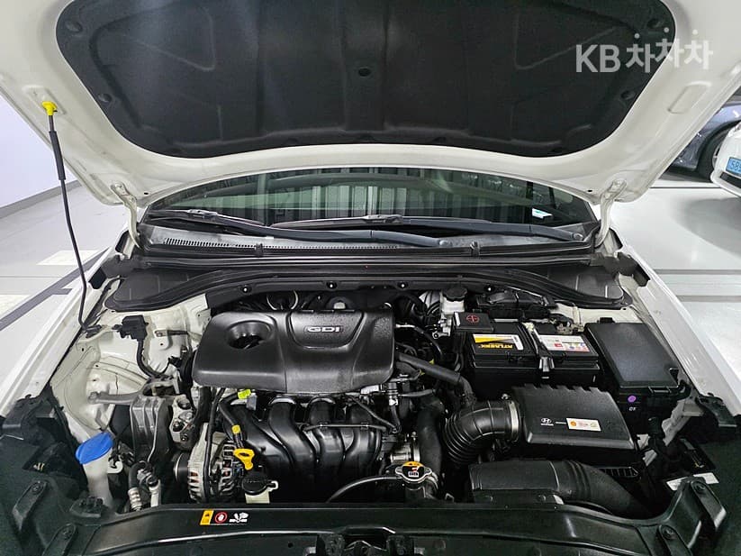 Hyundai Avante (Elantra)AD1.6 GDi Smart - 19