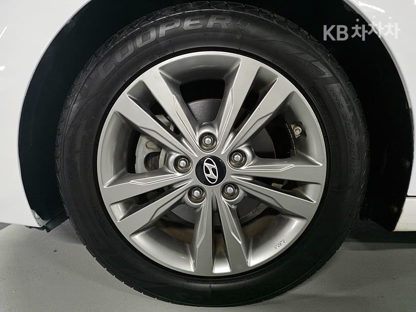 Hyundai Avante (Elantra)AD1.6 GDi Smart - 20