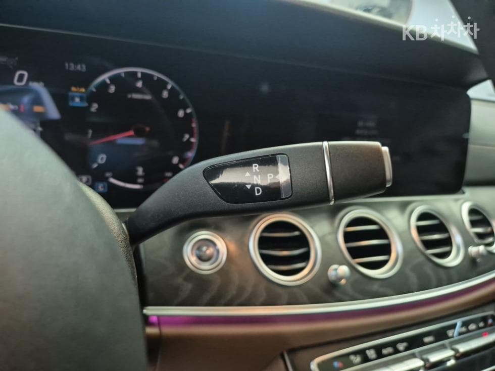 Mercedes-Benz E-Class (W213)E250 AMG Line - 8