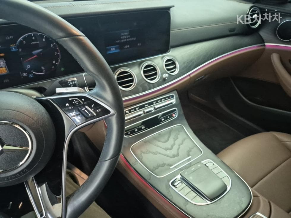 Mercedes-Benz E-Class (W213)E250 AMG Line - 10