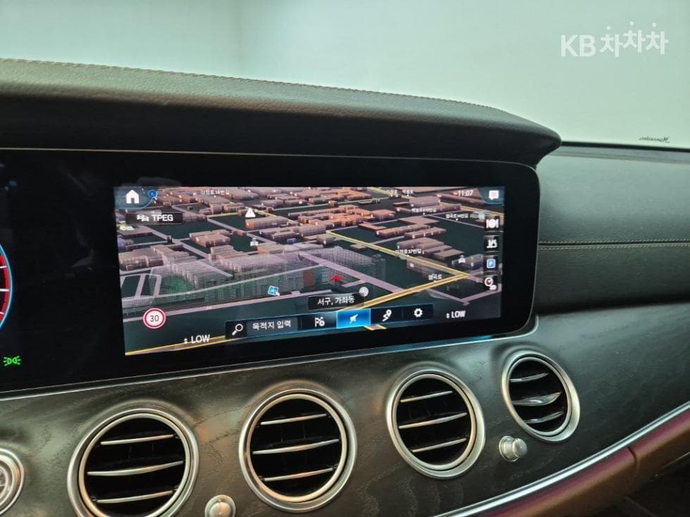 Mercedes-Benz E-Class (W213)E250 AMG Line - 14